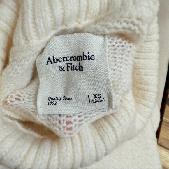 Abercrombie Cream Tuckable Turtleneck Sweater - Picture 4 of 5
